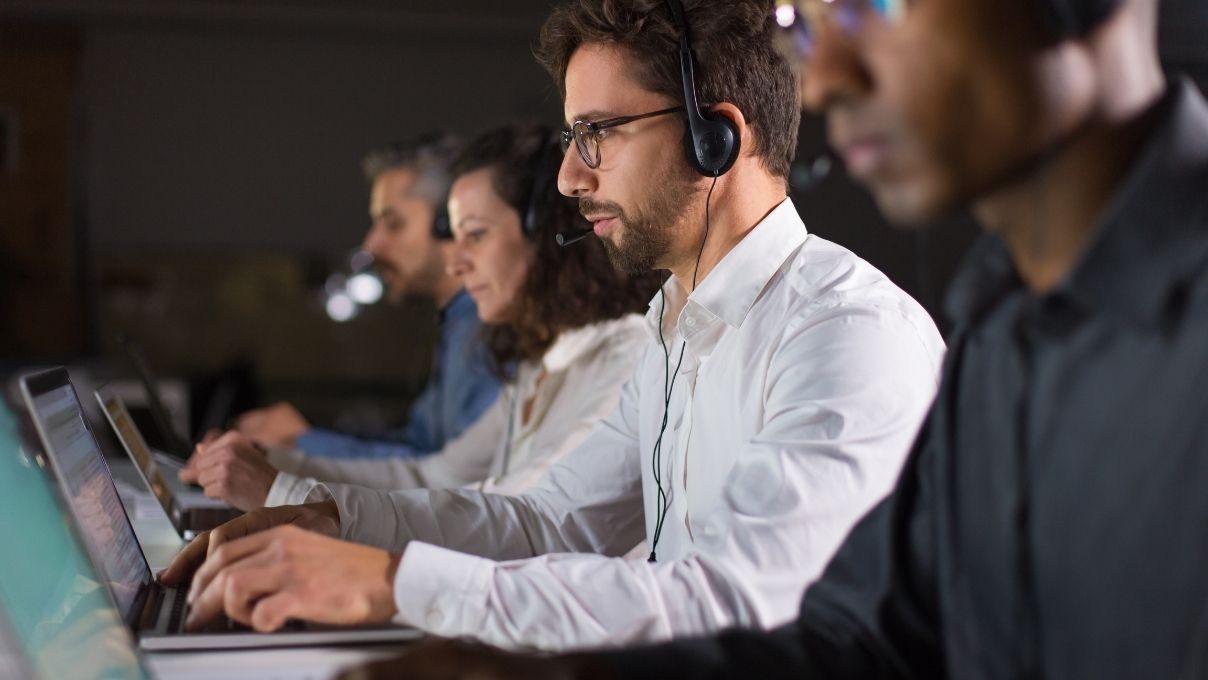 Equipe de suporte da Task em atendimento