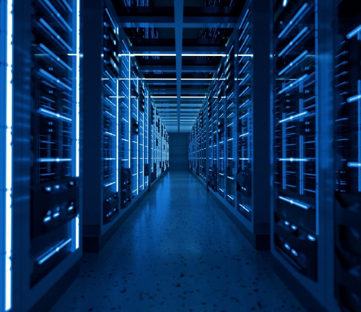 Corredor de racks de servidores no data center